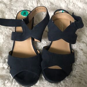 Navy wedges